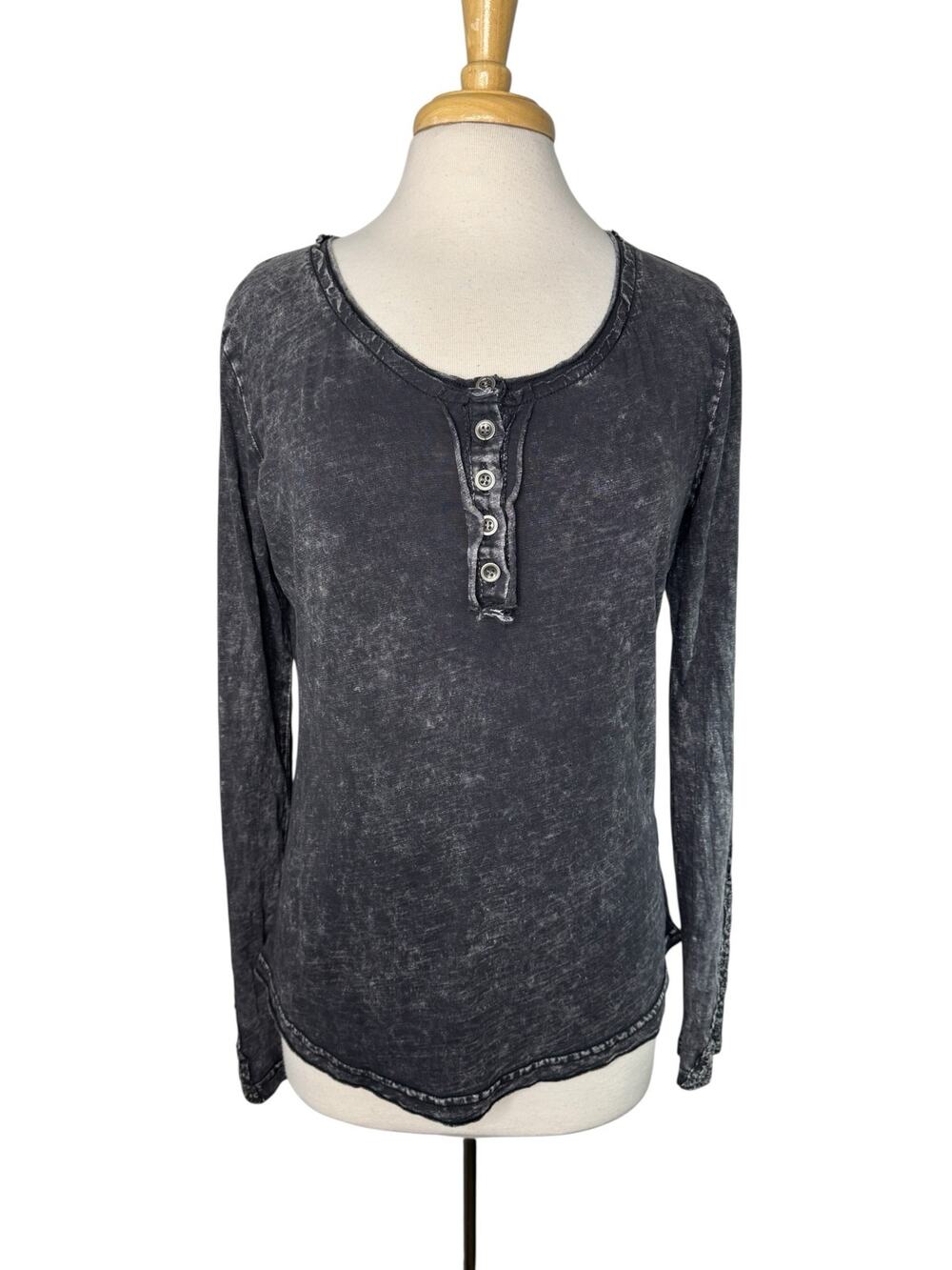 SOFT SURROUNDINGS Tatum Henley Crochet Tee Size Large Charcoal Gray #28531